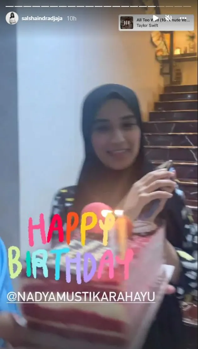 Nadya Mustika Ulang Tahun Iis Dahlia