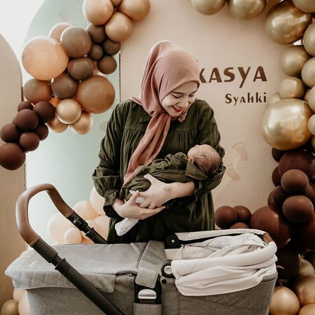 6 Portraits of Zaskia Sungkar Caring for Baby Ukkasya, First Child After 10 Years of Waiting
