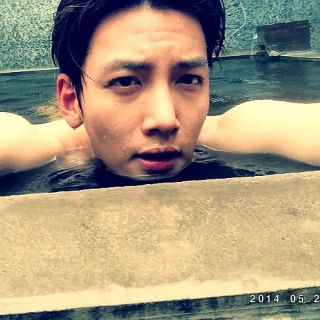 Tipe Selfie Ala Cowok Korea