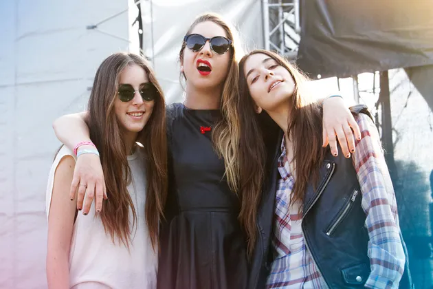 Haim sedang sibuk tur bersama Taylor Swift. Lalu bagaimana kelanjutan album terbaru 3 bersaudara ini?