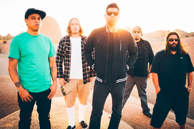 Bagaimana dengan Deftones? Kabarnya mereka bakal merilis album bulan Oktober nanti. Benarkah demikian? Kita tunggu saja kabar dari band hip metal dari Sacramento yang satu ini...