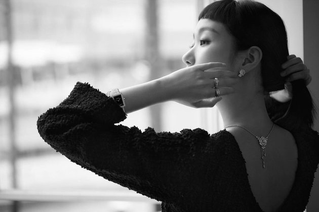 7 Beautiful Photos of Kim Go Eun for Latest Vogue Korea Photoshoot, Super Short Bangs Highlighted
