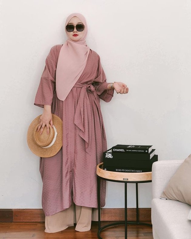 Selalu tampil cantik dan stylish, beginilah fashion hijab Dian Pelangi yang bisa jadi inspirasi kamu untuk menyambut bulan suci Ramadan.