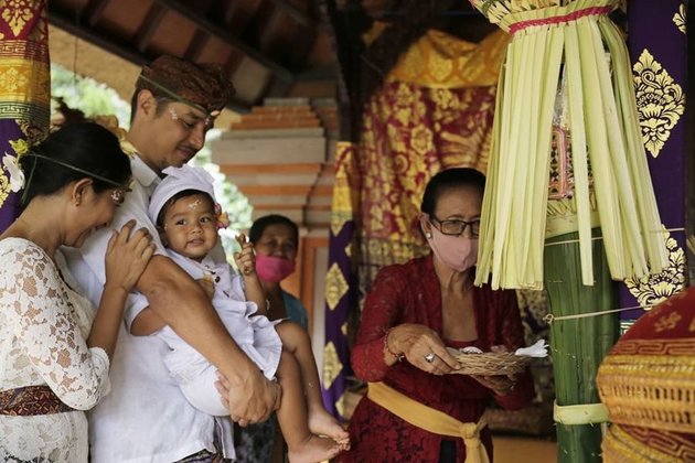 7 Photos of Bali Traditional Birthday Celebration of Happy Salma's Third Son, Serene Participating in the Procession