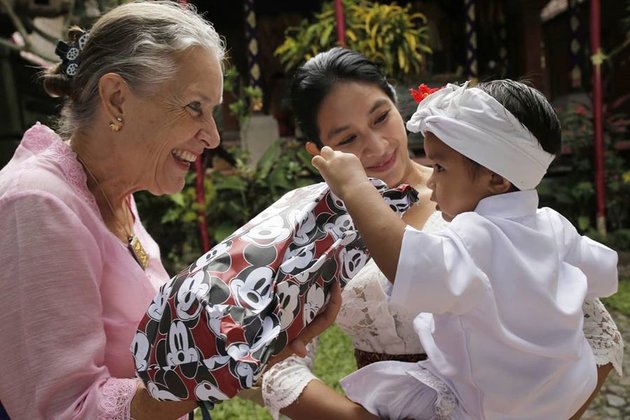 7 Photos of Bali Traditional Birthday Celebration of Happy Salma's Third Son, Serene Participating in the Procession