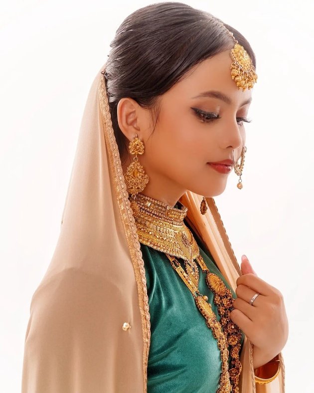 7 Prewedding Photos of Putri Isnari in Bollywood Style, Beautiful like an Indian Girl