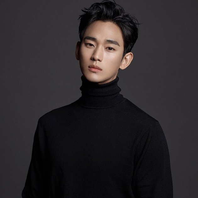 7 Latest Profile Photos of Kim Soo Hyun at Gold Medalist Agency, Handsome with Black and White Concept