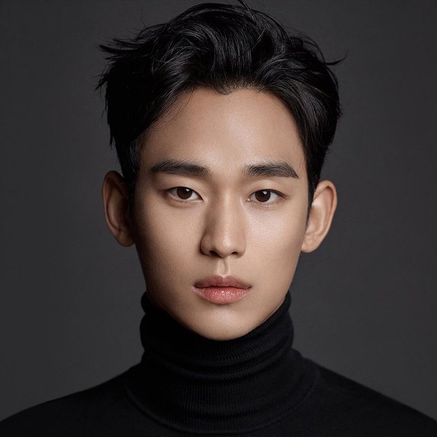 7 Latest Profile Photos of Kim Soo Hyun at Gold Medalist Agency, Handsome with Black and White Concept