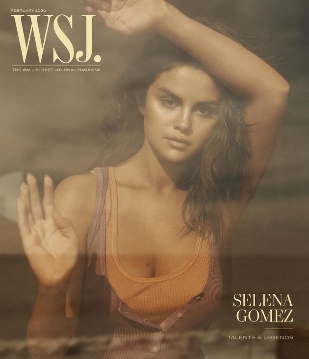 7 Styles of Selena Gomez in the Latest Photoshoot, Beautiful Exotic - Showing off Beautiful Legs