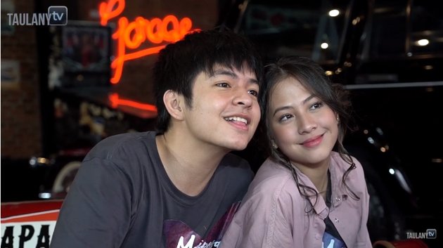 7 Sweet Interactions of Adhisty Zara and Angga Yunanda During This Interview are Adorable