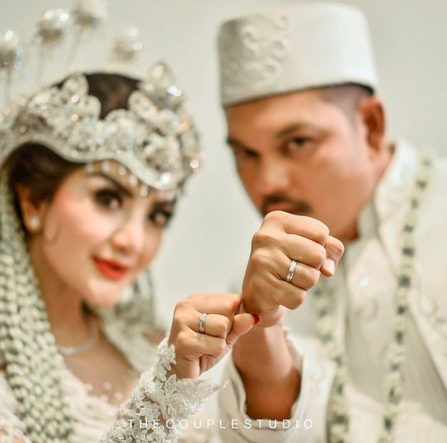 7 Moments of Gina Youbi's Wedding, Dua Racun Member, Her Appearance Captures Attention