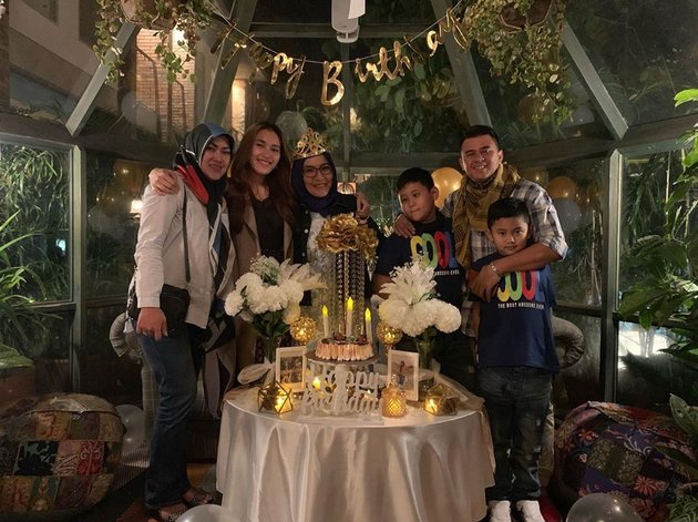 7 Moments of Ayu Ting Ting's Mother's Birthday, Simple and Warm