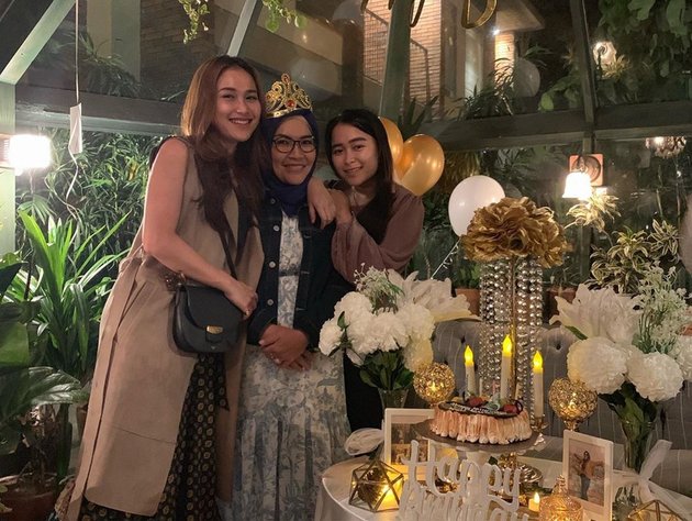 7 Moments of Ayu Ting Ting's Mother's Birthday, Simple and Warm