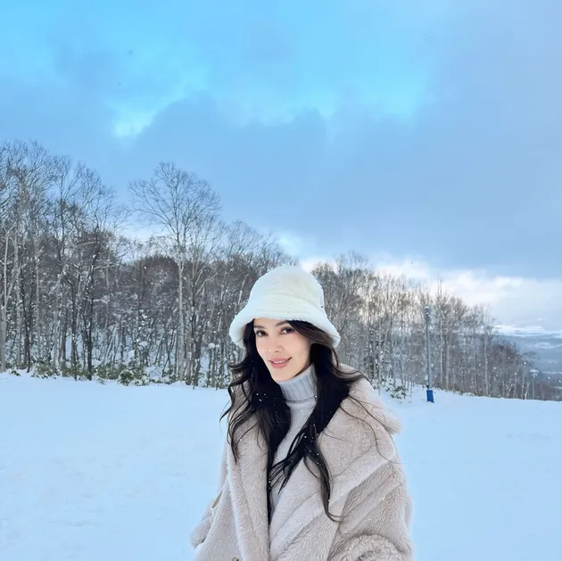 Cathy Sharon LIburan Salju Jepang