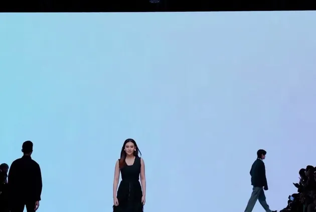 Potret Aaliyah Massaid tampil percaya diri jadi model