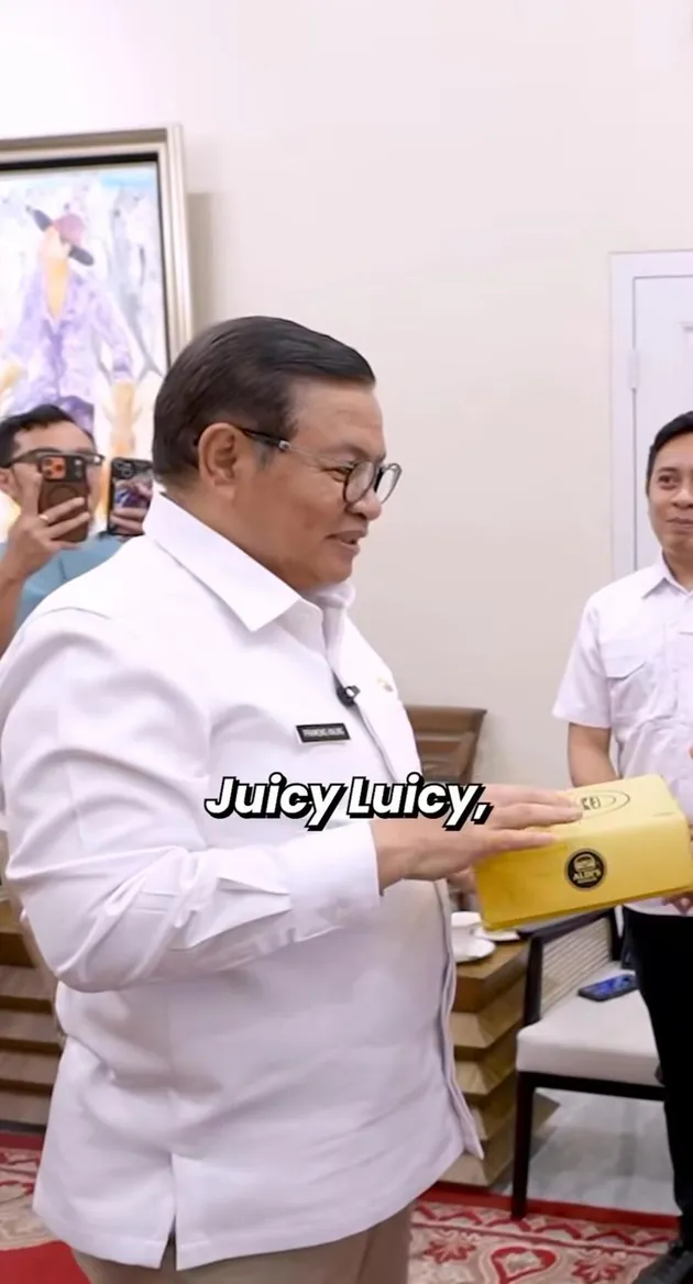 7 Photos of Aldi Taher Invited to the City Hall by Pramono Anung, Turns