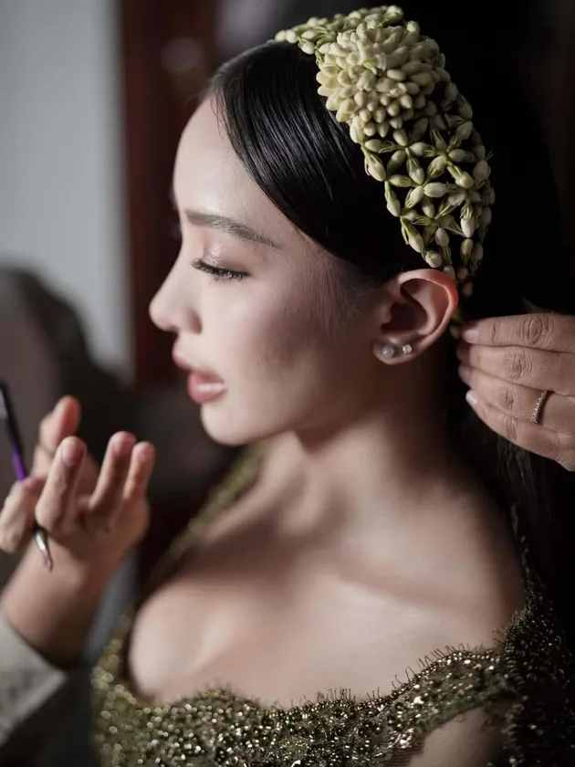 Amanda Zahra tampil cantik