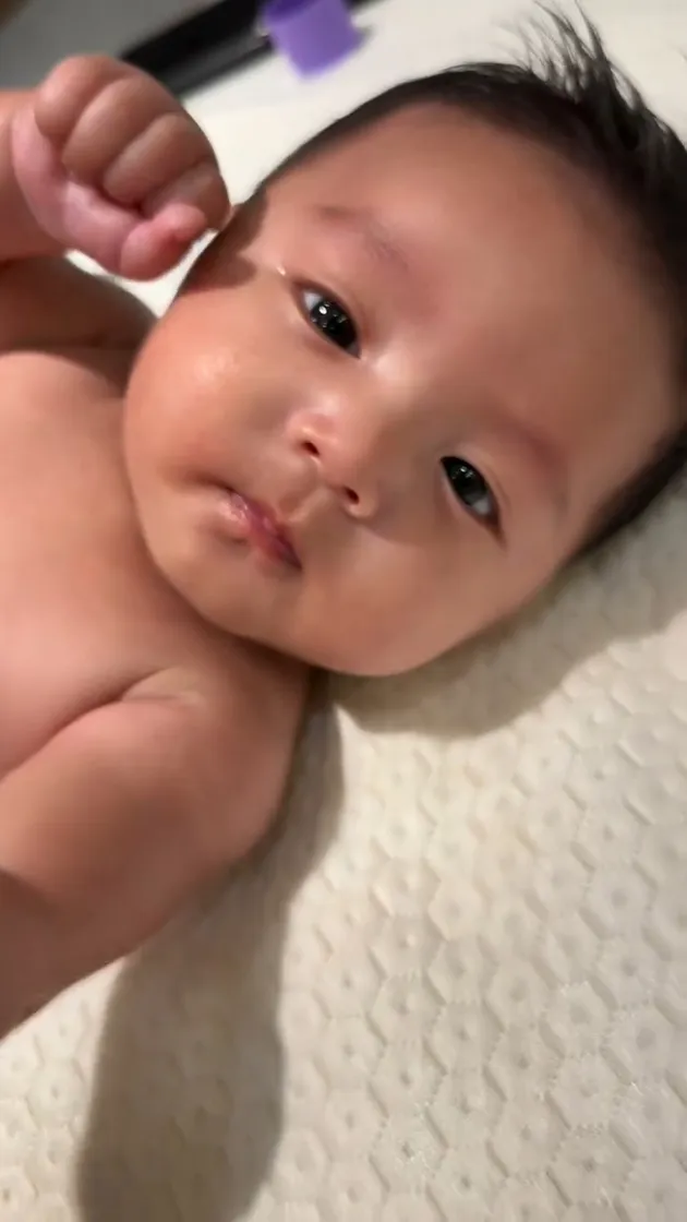 Potret Andrew Anak Erica Karlina Dipijat