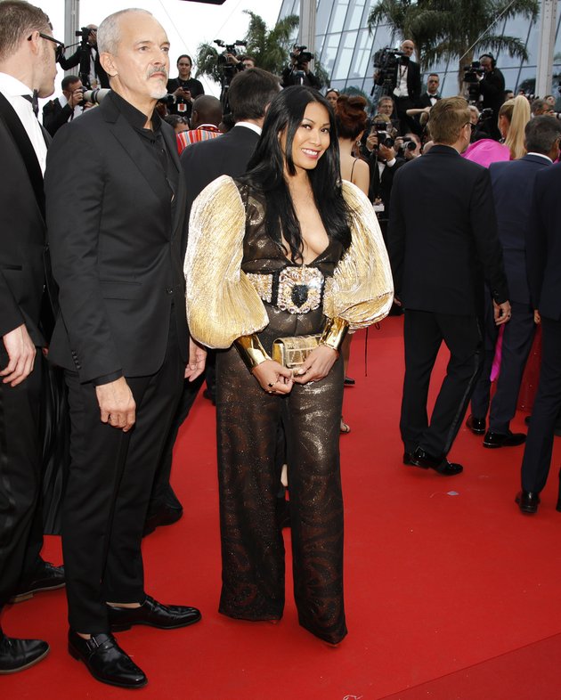 7 Portraits of Anggun C Sasmi on the Cannes 2022 Red Carpet, Dazzling Appearance Accompanied by Her Husband