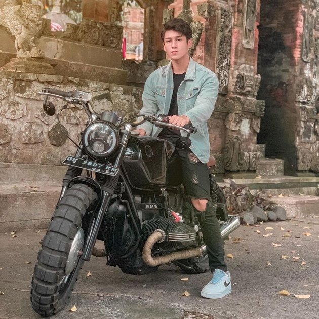 7 Photos of Antonio Blanco Jr, Star of the Soap Opera 'BUKU HARIAN SEORANG ISTRI' Riding a Motorcycle, Looking Macho - Already Resembling a Motorcyclist's Child