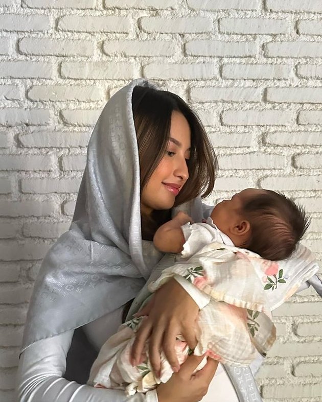7 Portraits of Jennifer Coppen's First Daughter Aqiqah, Prayed by Many Netizens Hope to Become a Devoted Child