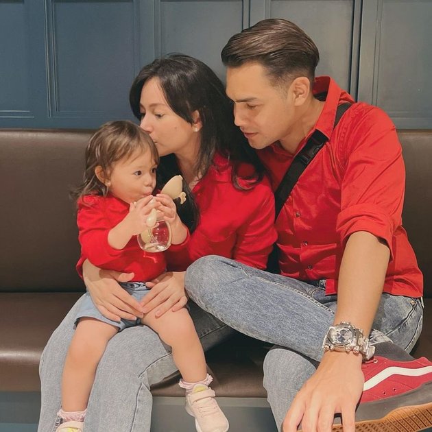 7 Portraits of Asmirandah and Her Daughter, Chloe Participating in the Gucci Challenge - So Adorable