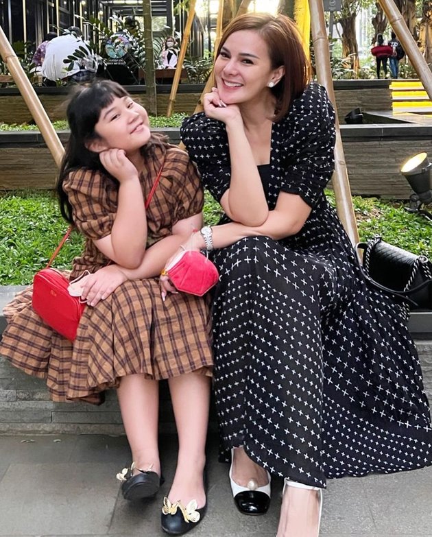 7 Pictures of Astrid Tiar with Her Eldest Daughter Annabel Who Has Grown Up, Equally Beautiful - Called Older Sister Younger Sister