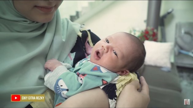 7 Portraits of Athar, Citra Kirana's Child After Being Discharged from the Hospital, No Longer Yellow and Healthy