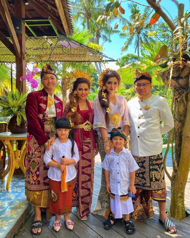 7 Portraits of Aurel Hermansyah During Vacation in Bali, Enjoying the Rice Fields in Ubud - Dressing Up Like a Balinese Girl