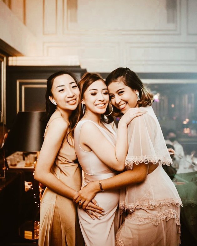 7 Portraits of Awkarin Who Chooses to Stay Single While Her Friends Get Married One by One, Close to Family - Loved More by Netizens