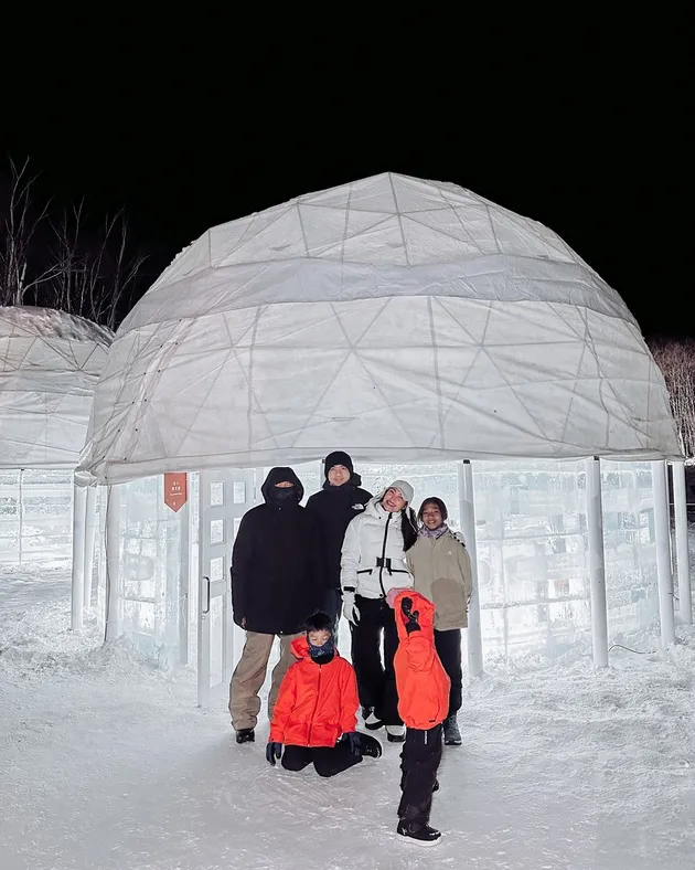 Ayu Dewi Liburan ke Jepang