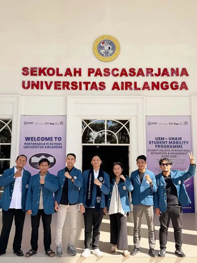 Azriel Hermansyah Sidang Tesis didukung teman-teman