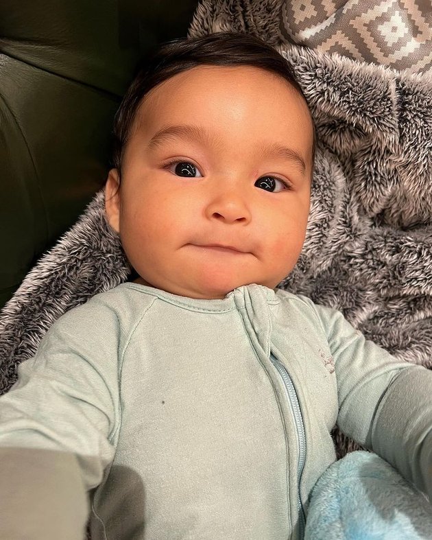 7 Pictures of Baby Aizen, Vanessa Lima and Erick Iskandar's Adorable and Chubby Son