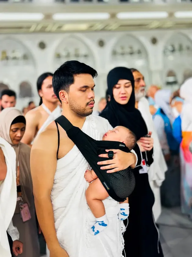 Aaliyah Massaid bawa anak umrah