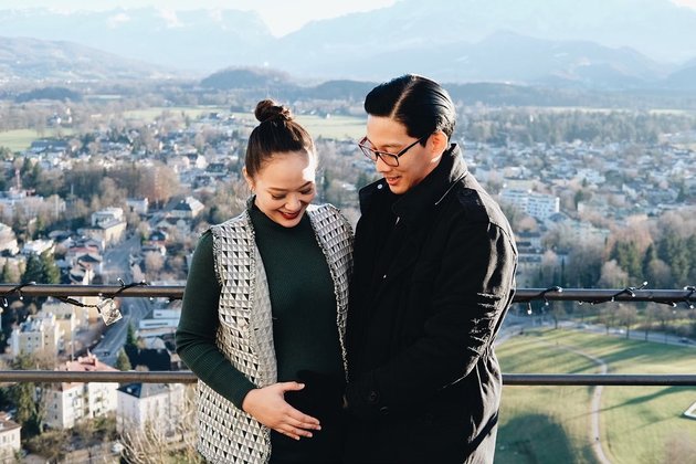 7 Portraits of Yuanita Christiani's Baby Bump in Various Moments, from Vacation to Chinese New Year
