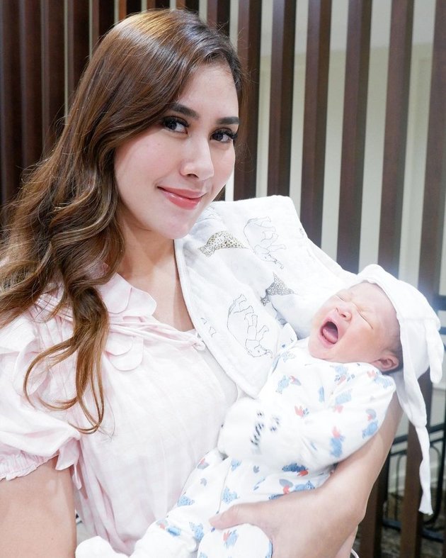 7 Photos of Baby Rayyanza with Celebrities, Getting a Lot of Attention and Making Rafathar Jealous - Photo with Baim Wong Becomes the Highlight