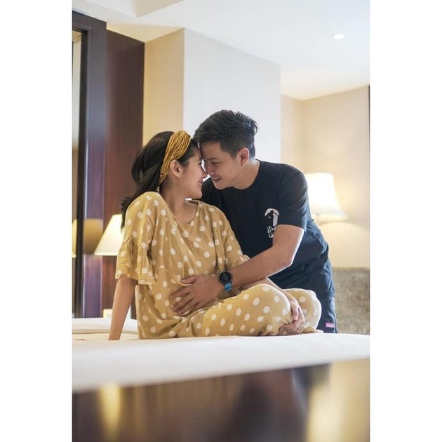 7 Portraits of Ardina Rasti's Baby Bump that is Almost 6 Months, Pregnant with Second Child - Getting Closer with Arie Dwi Andhika