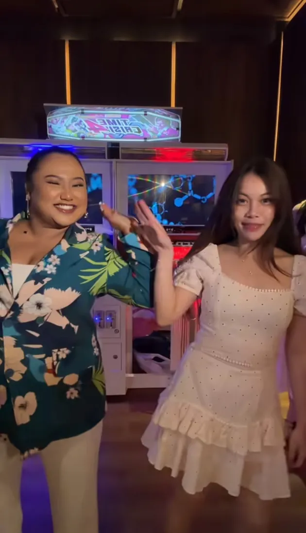 acara Bridal Shower Brisia Jodie dihadiri sahabat