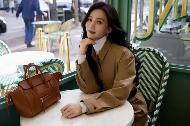 Liu Shishi anggun di Paris Fashion Week 2025