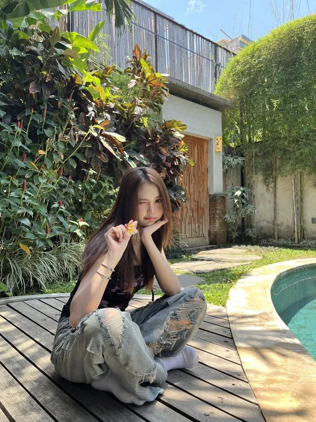 Keceriaan Carmen Saat di Bali