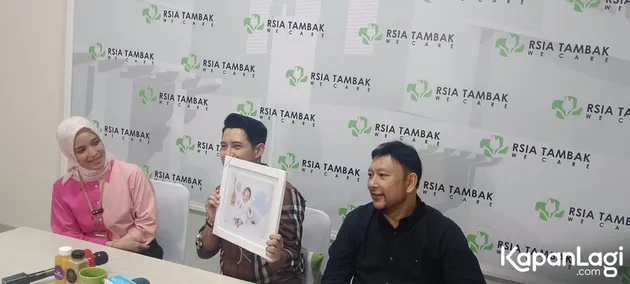 Chand Kelvin, Sujud Syukur, Temani Istri, melahirkan, anak