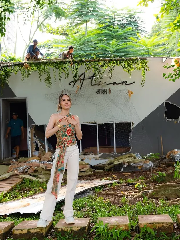 Cinta Laura Robohkan Gedung Kantornya