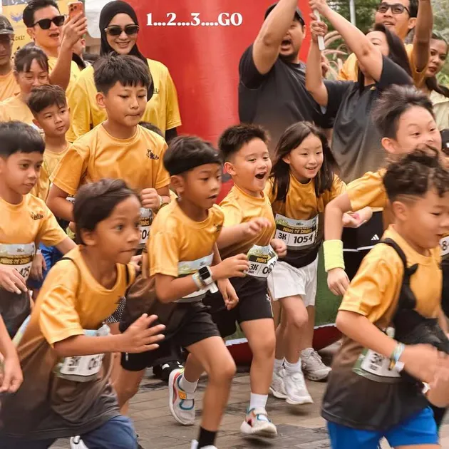 ezky Aditya sekeluarga istirahat sejenak saat ikut family run