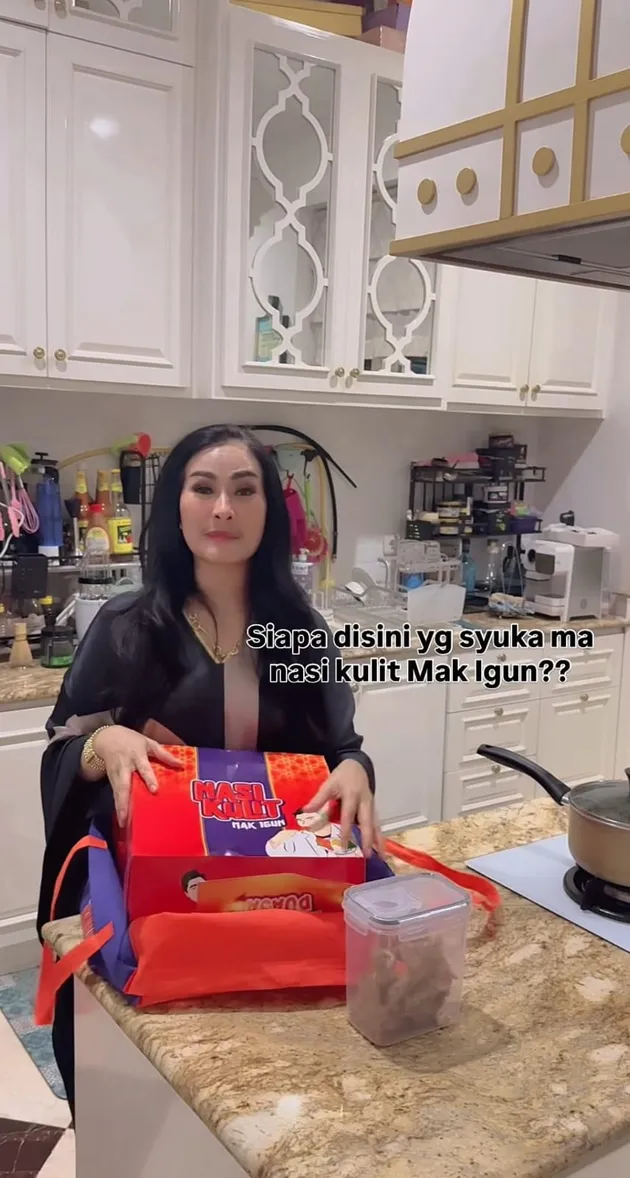 Dapur Iis Dahlia yang mewah