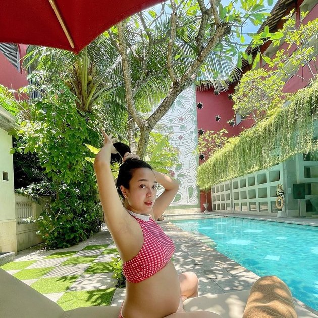 7 Portraits of Dea Ananda Wearing a Bikini During Pregnancy, Still Confident Despite Armpits Decorated with Black Lines - Even Amused by Netizens Reminding about Aurat