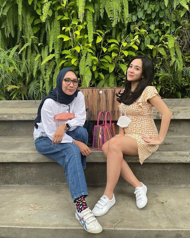 7 Portraits of Dea Ananda Showing off her Bare Baby Bump in a 12-Year-Awaited Pregnancy, Netizens Discuss Zodiac Signs and Baby's Gender