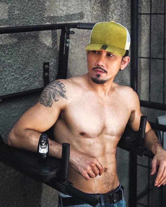 7 Portraits of Denny Sumargo Topless, Showing off his Athletic and Macho Body