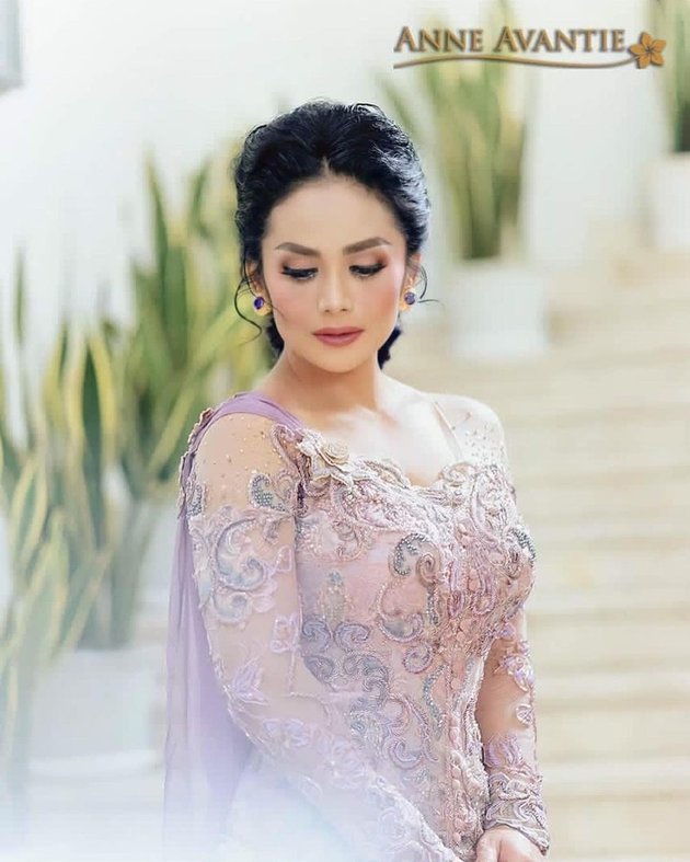 7 Portraits of Krisdayanti's Detailed Kebaya on Aurel Hermansyah and Atta Halilintar's Engagement Day, There's a Touching Story Behind Its Making