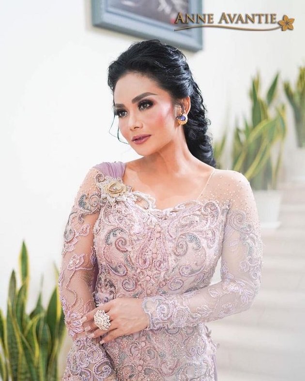 7 Portraits of Krisdayanti's Detailed Kebaya on Aurel Hermansyah and Atta Halilintar's Engagement Day, There's a Touching Story Behind Its Making