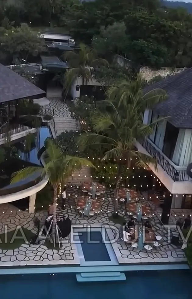 Lokasi di Tepi Tebing dengan Sunset